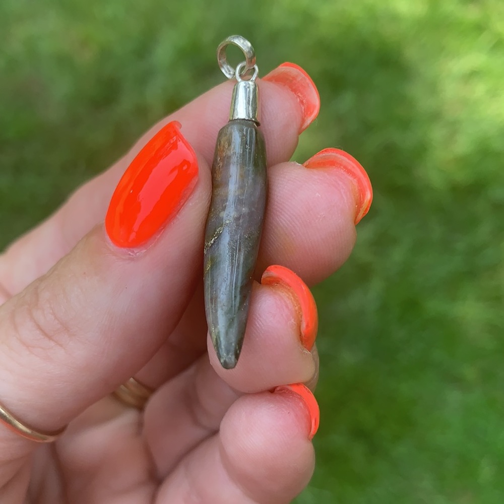 Vintage Sterling Silver Stone Tooth Like Pendant - Picture 4 of 11